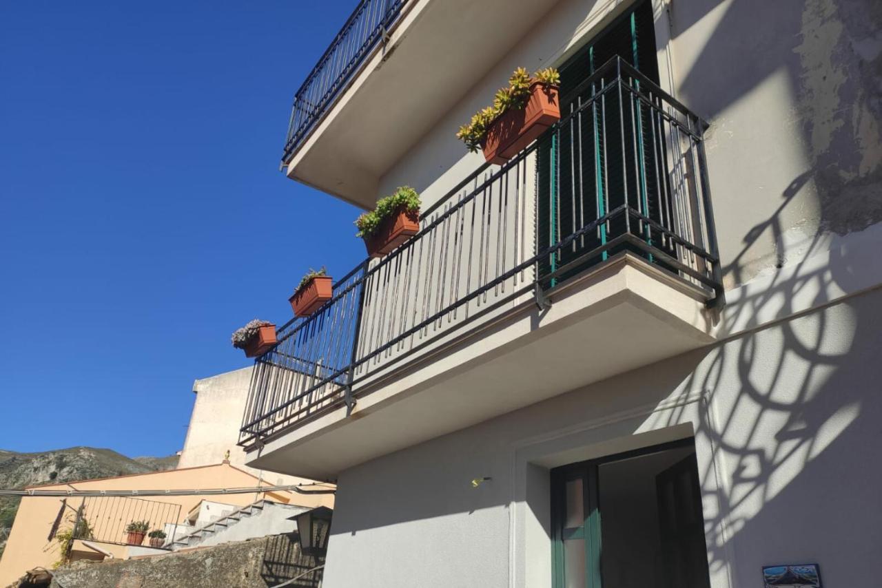 הוילה קסטלמולה Casa Colapesce מראה חיצוני תמונה