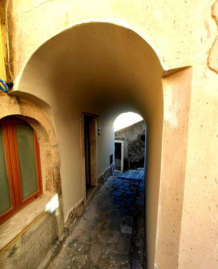 הוילה קסטלמולה Casa Colapesce מראה חיצוני תמונה