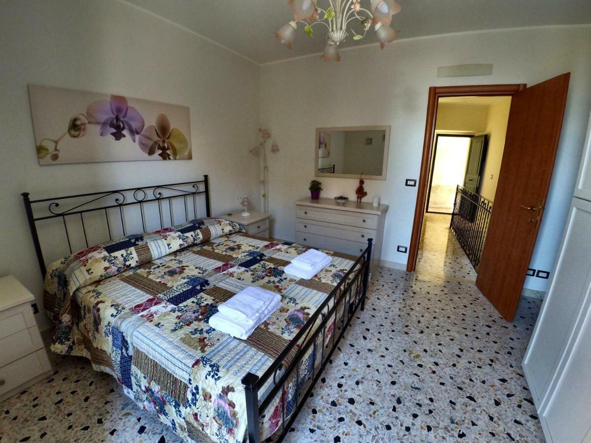 הוילה קסטלמולה Casa Colapesce מראה חיצוני תמונה